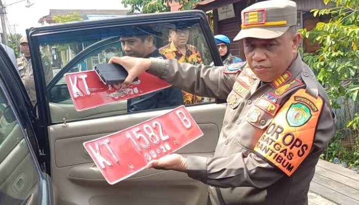 Satpol PP Kaltim Tertibkan Mobil Dinas Pensiunan, Ada Diganti Plat Putih