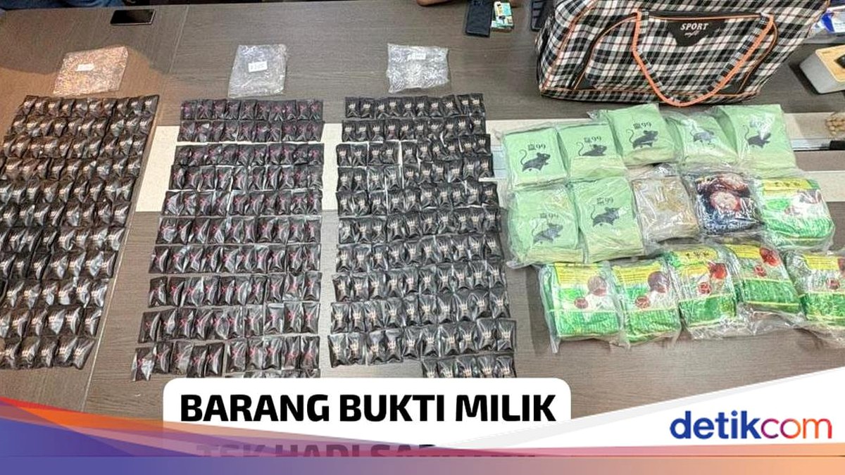 Petugas Bareskrim menangani kasus vape narkoba di Balikpapan