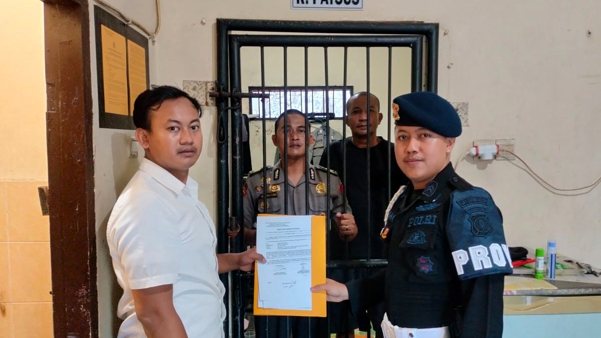 Bripka Dedy Wiratama usai sidang etik terkait dugaan beking kampung narkoba Gang Langgar di Samarinda, Kalimantan Timur.