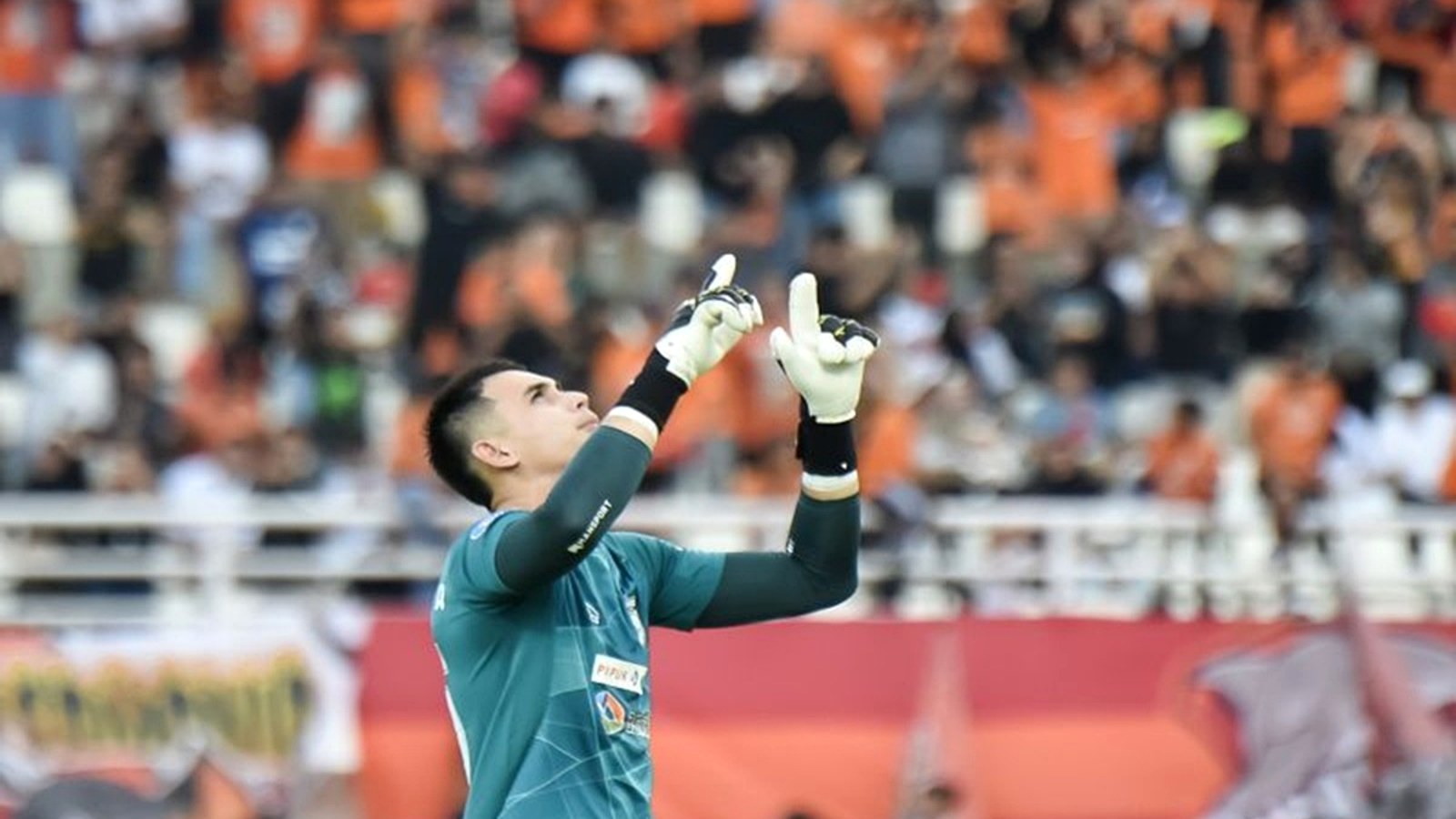 Penjaga gawang Borneo FC Nadeo Argawinata dalam kabar perpanjangan kontrak Pesut Etam hingga 2029.