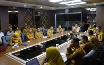 Wali Kota Samarinda Andi Harun memimpin rapat percepatan pemindahan Pelabuhan Samarinda ke Palaran di Balai Kota Samarinda, Selasa 2 Juni 2026.
