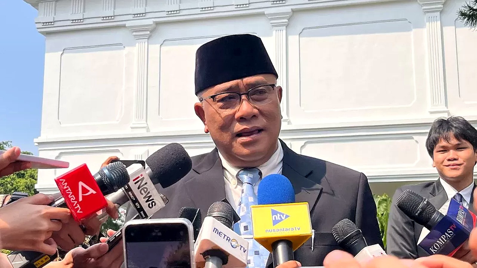 Menteri Lingkungan Hidup Jumhur Hidayat menyoroti reklamasi lahan bekas tambang di kawasan IKN pada Juni 2026.