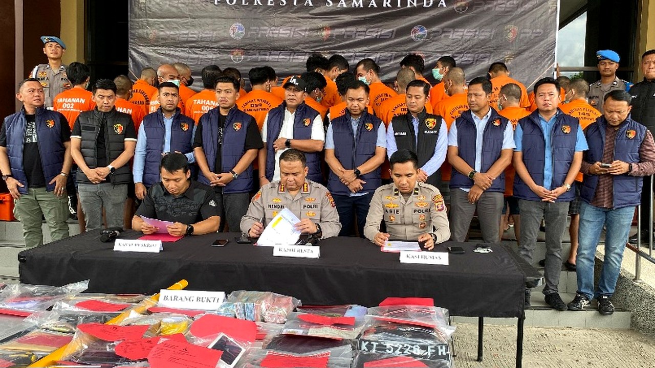 Kapolresta Samarinda Kombes Pol Hendri Umar memimpin konferensi pers pengungkapan 37 kasus kejahatan jalanan di Samarinda, 9 Juni 2026.