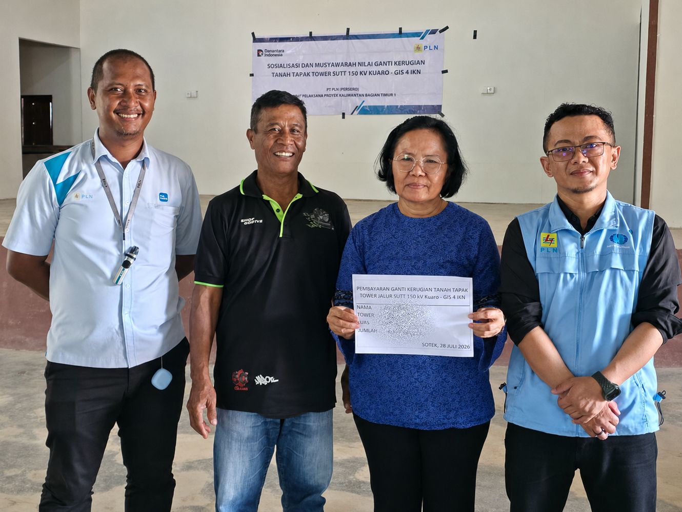 Perwakilan PLN UPP KLT 1 dan pemilik lahan dalam musyawarah pengadaan tanah SUTT 150 kV Kuaro-GIS 4 IKN di Sotek.