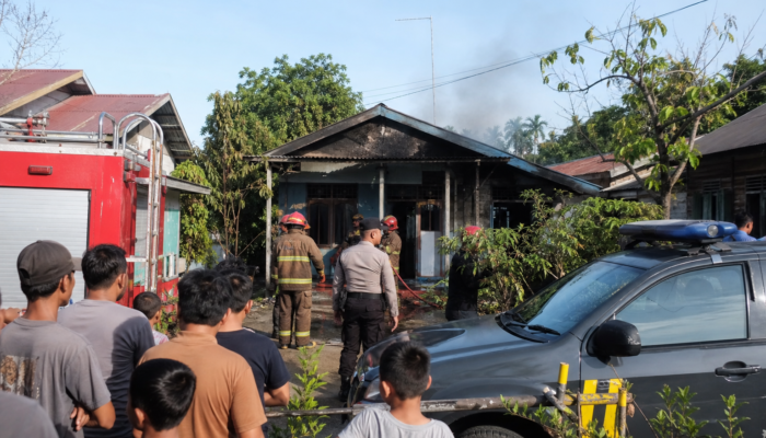 Respons Cepat Call Center 110, Polres PPU Padamkan Kebakaran di Petung