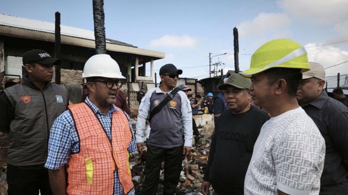 Pejabat meninjau Pasar Sepinggan Balikpapan usai kebakaran