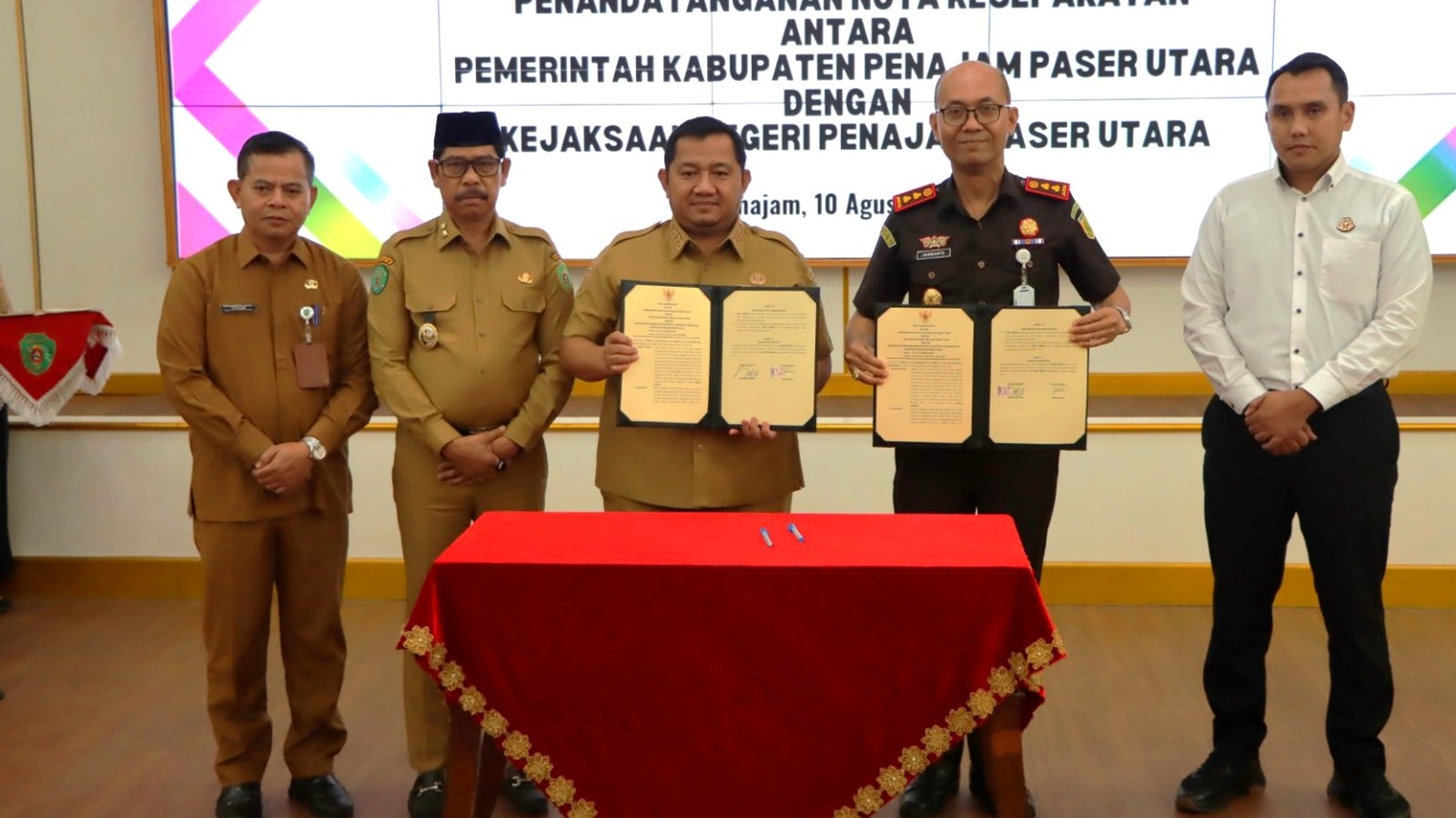 Penandatanganan nota kesepakatan Pemkab PPU dan Kejari PPU